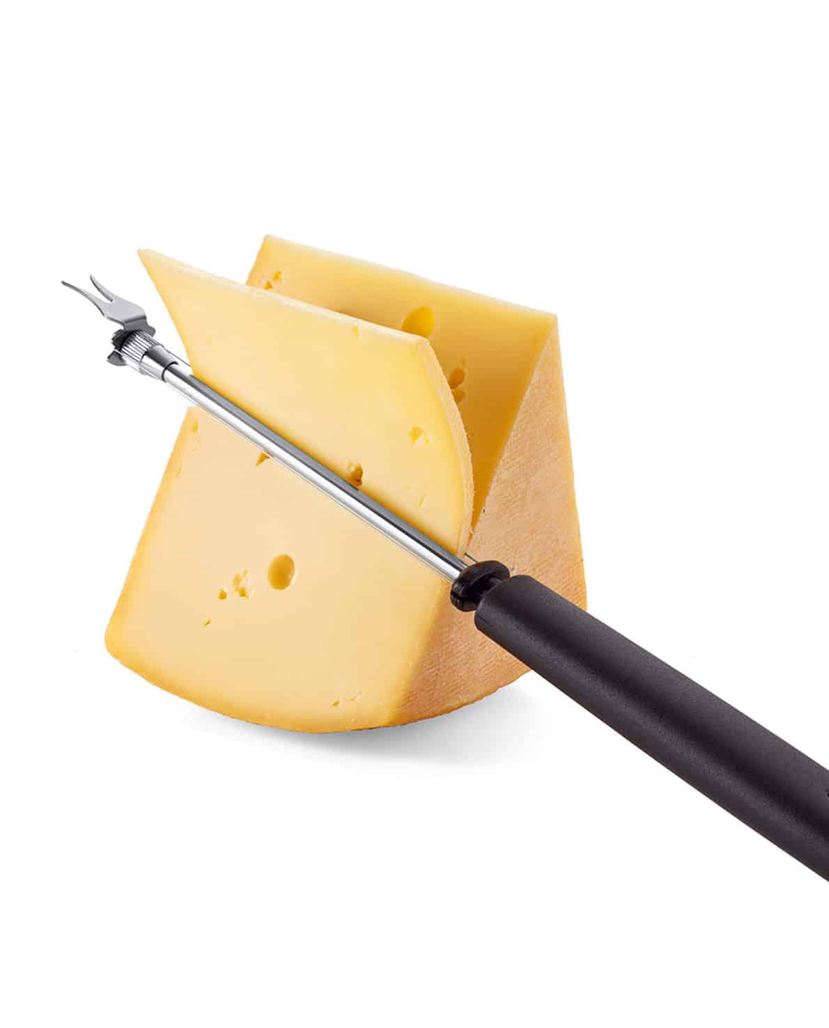 triangle Käseschneider Professional schneidet eine Käsescheibe ab