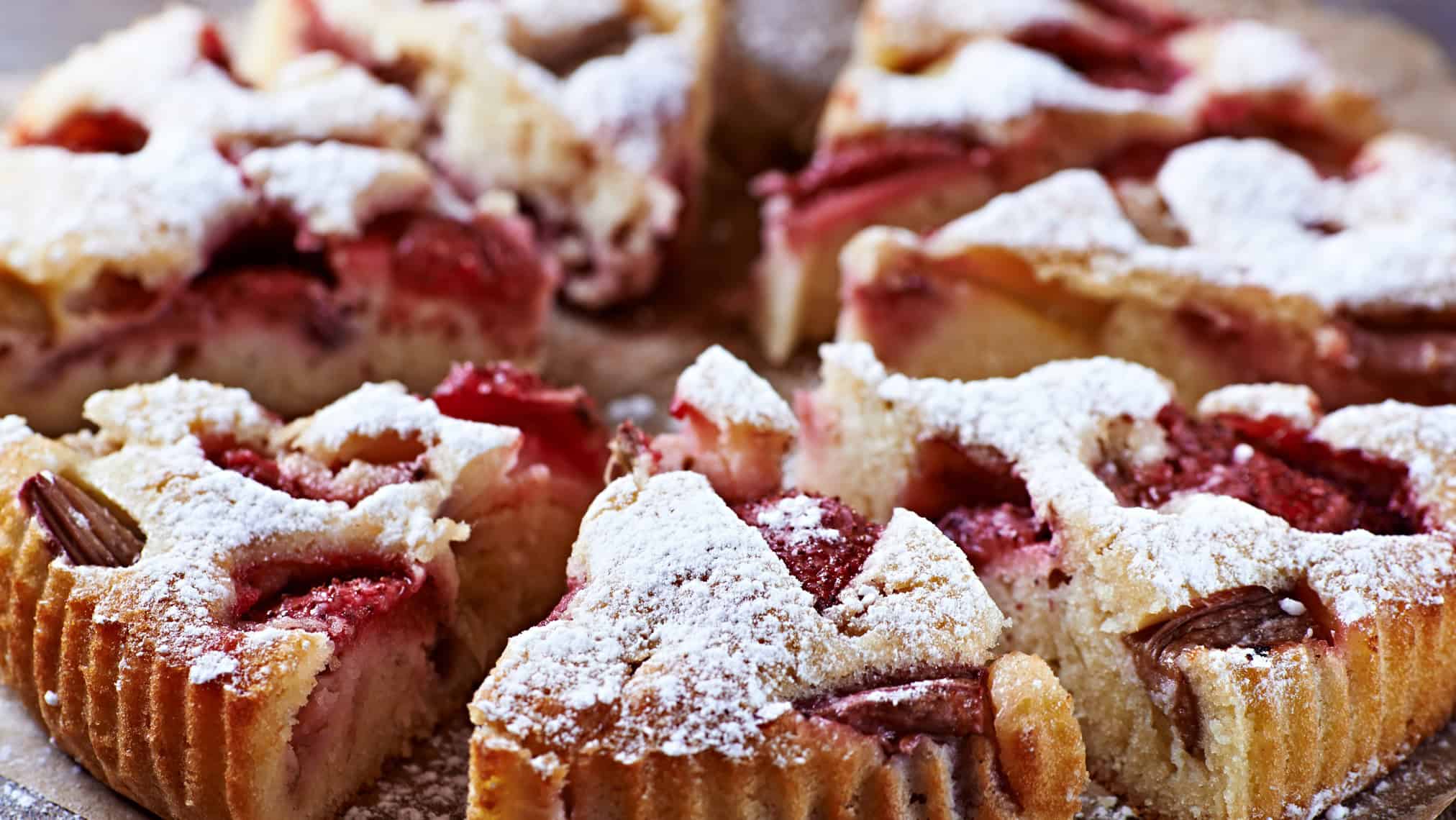 16to9 Strawberry-Rhubarb-Curd Cake